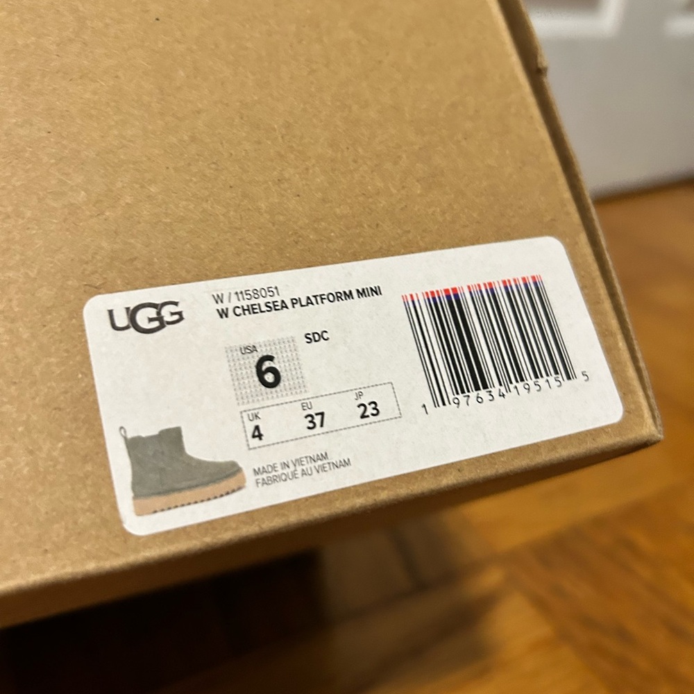 UGG W Chelsea Platform Mini Boots in Tan